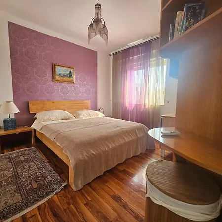 Apartment Purple Split